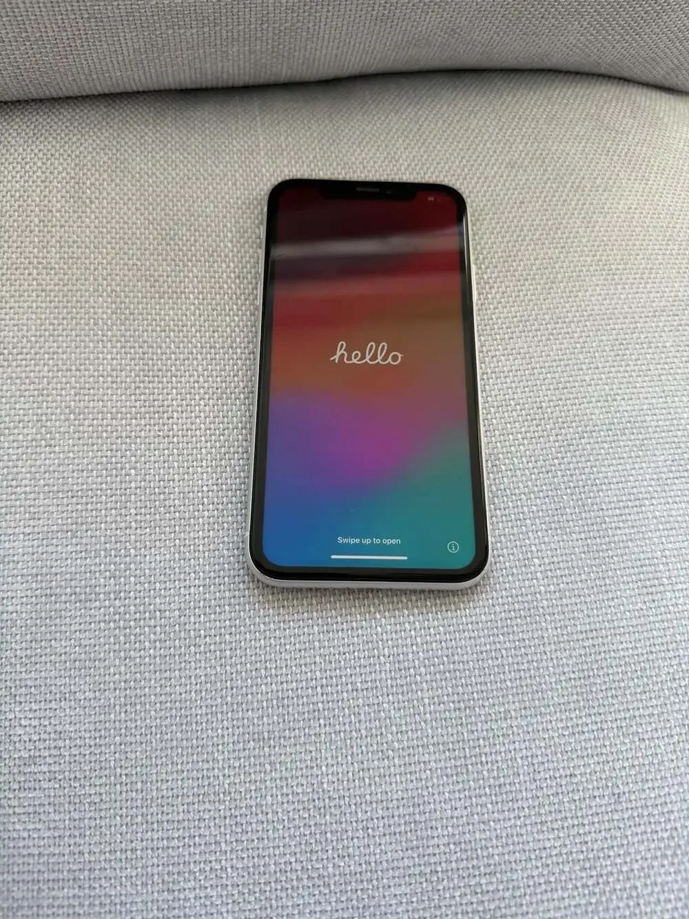 Apple iPhone XR 128GB White (Unlocked)